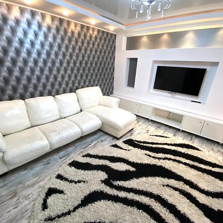 Bright Luxury Apartment Near Center Chisinau Exterior photo